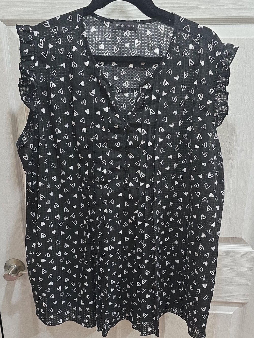 Black Sleeveless Heart-Print Button-Front Blouse